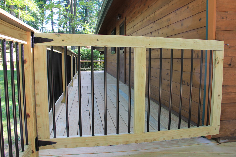 Deck - rustic deck idea in Columbus