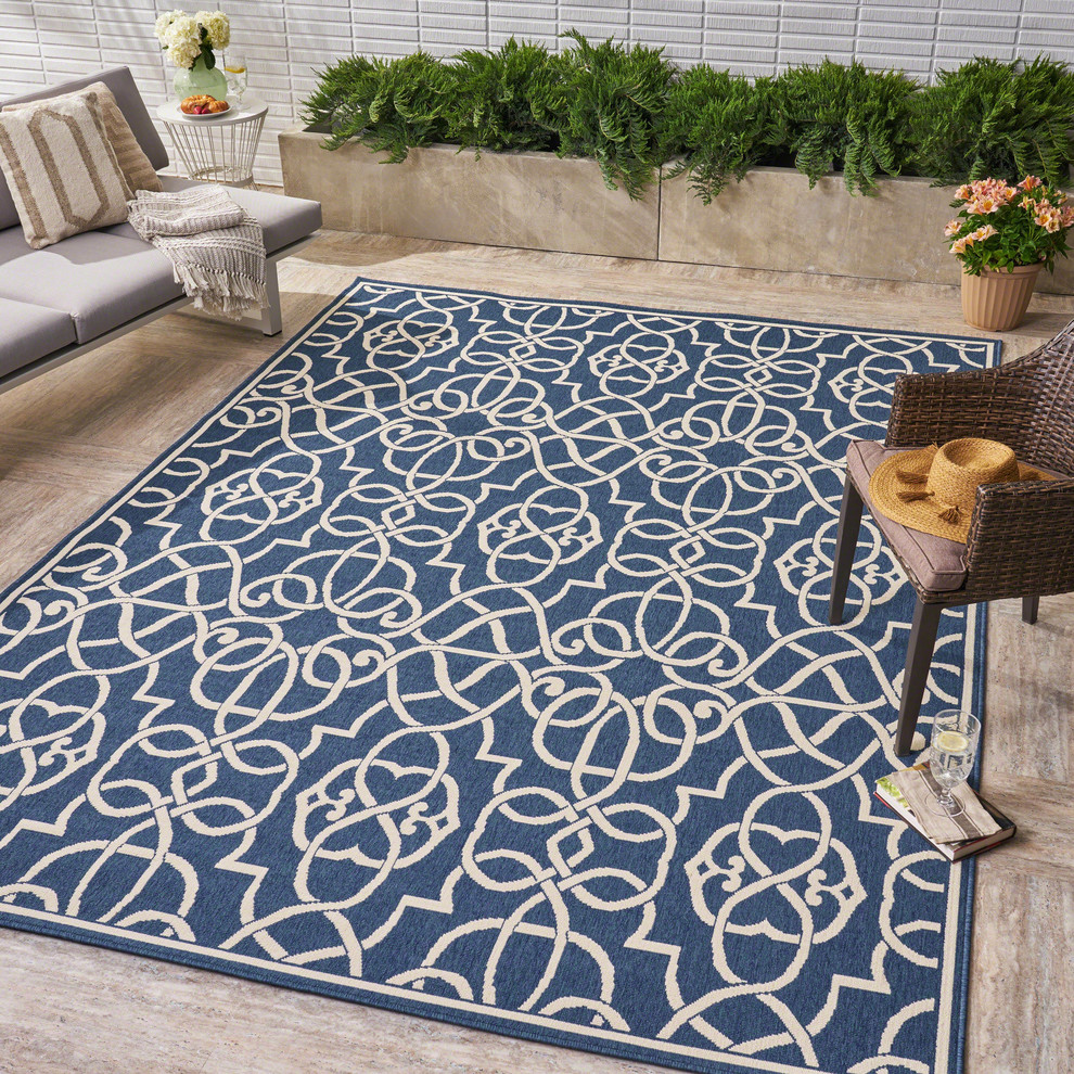 Inspiration for a mid-sized transitional patio in Los Angeles.
