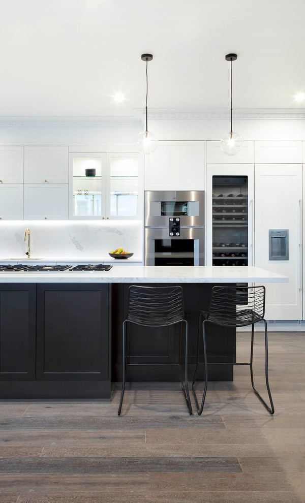 Transitional kitchen in Melbourne.
