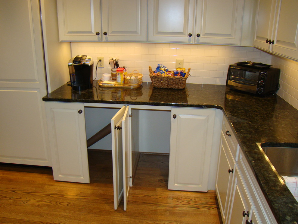 Large transitional kitchen photo in Charlotte