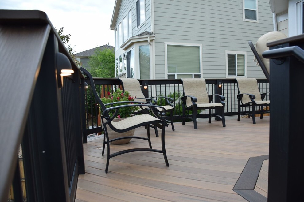 Transitional deck photo in Denver