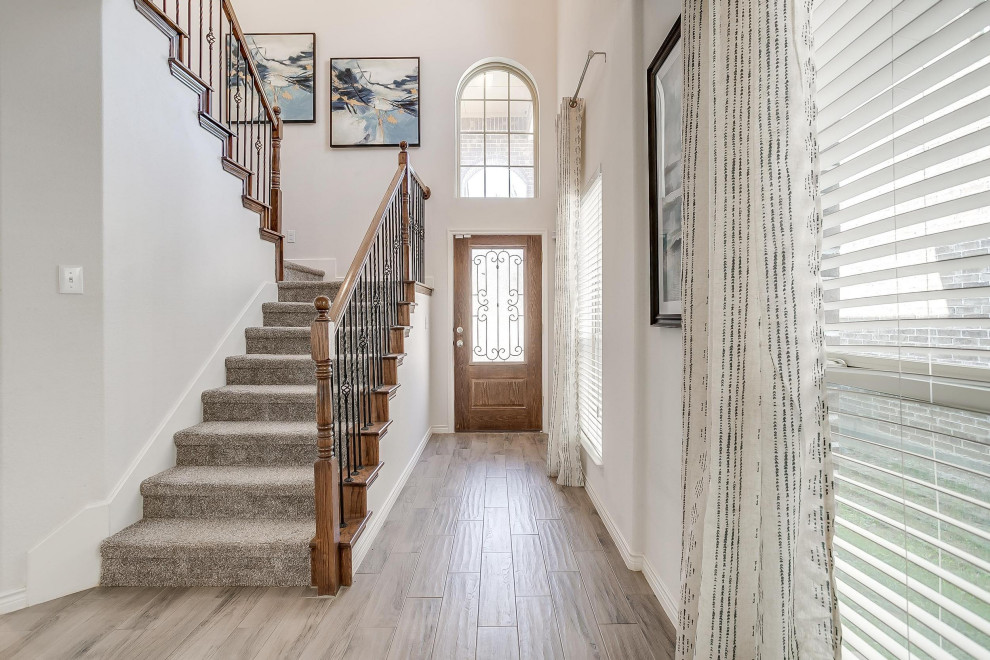 Inspiration for a transitional entryway remodel in Dallas