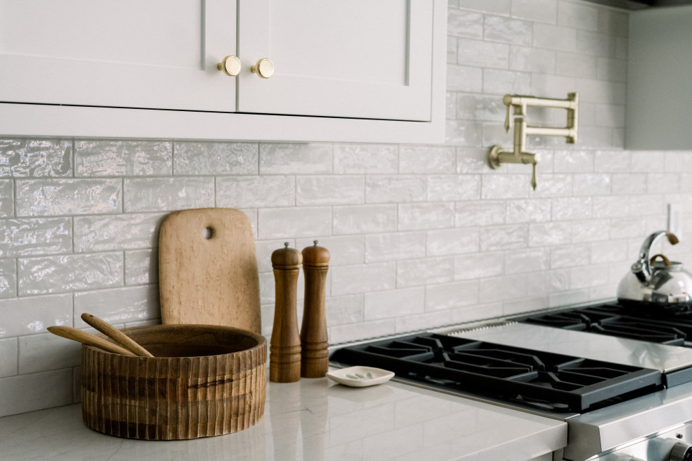 Inspiration for a transitional kitchen remodel in Los Angeles