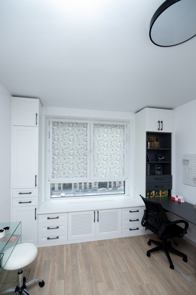 Меблировка подростковой комнаты в нейтральных цветах