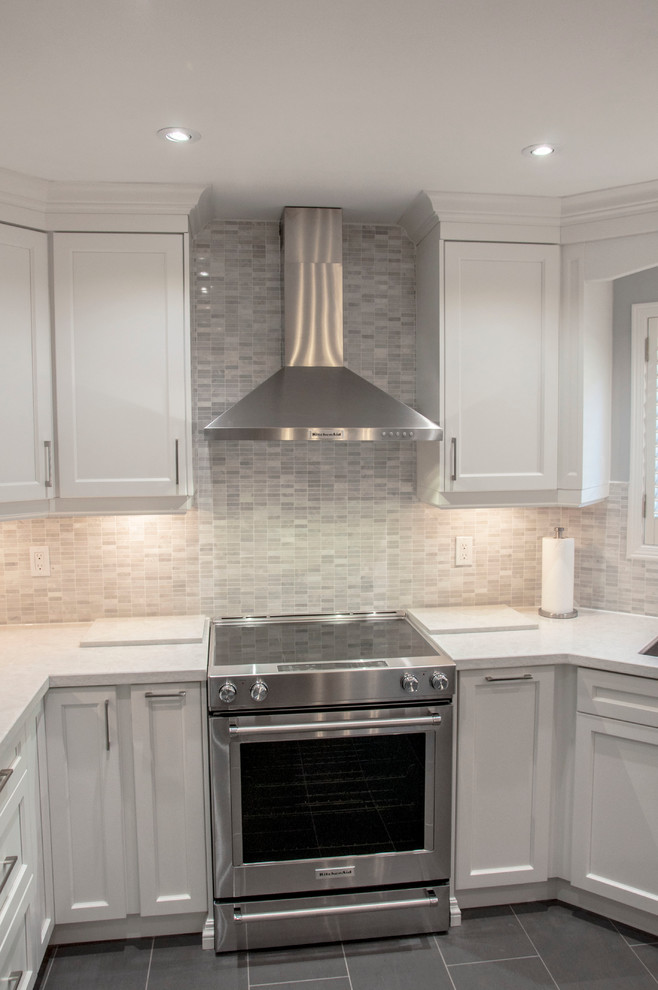 Example of a transitional kitchen design in Toronto