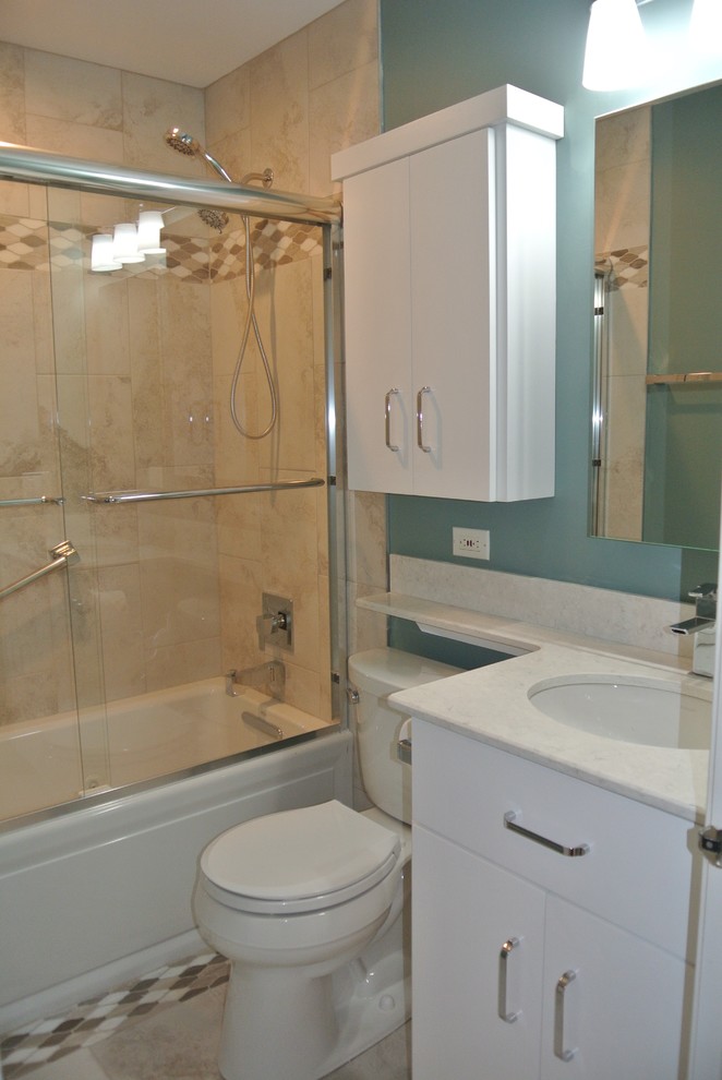 Inspiration for a transitional bathroom remodel in Chicago