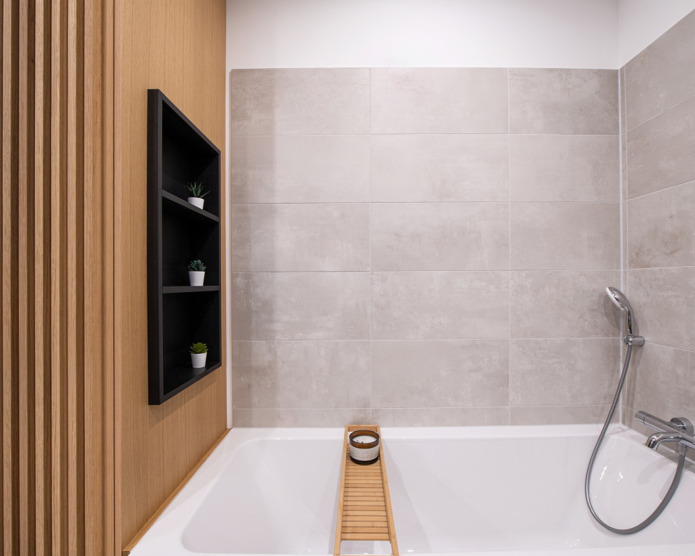 Esempio di una stanza da bagno con doccia nordica di medie dimensioni