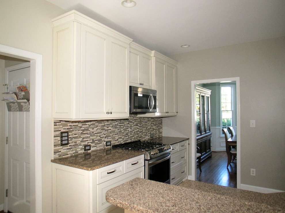 Inspiration for a transitional kitchen remodel in Raleigh