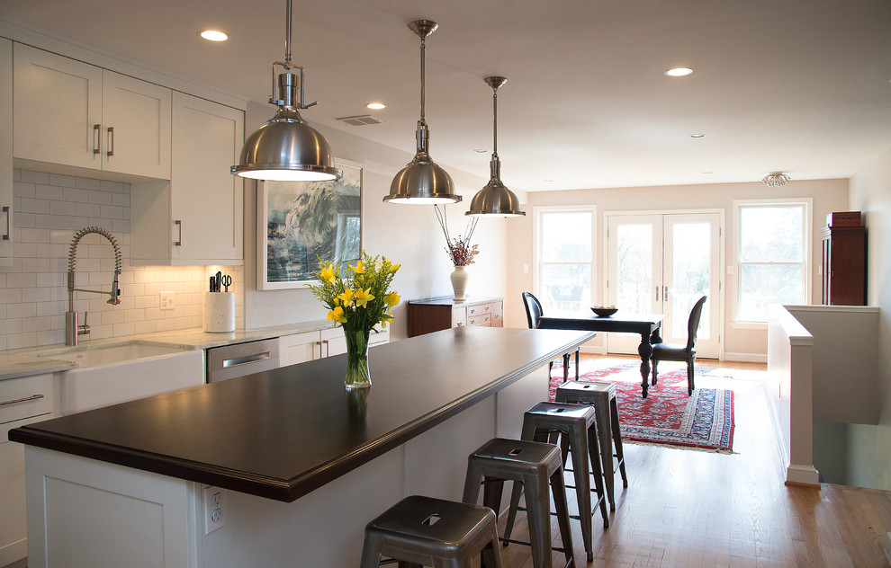Example of a transitional kitchen design in DC Metro