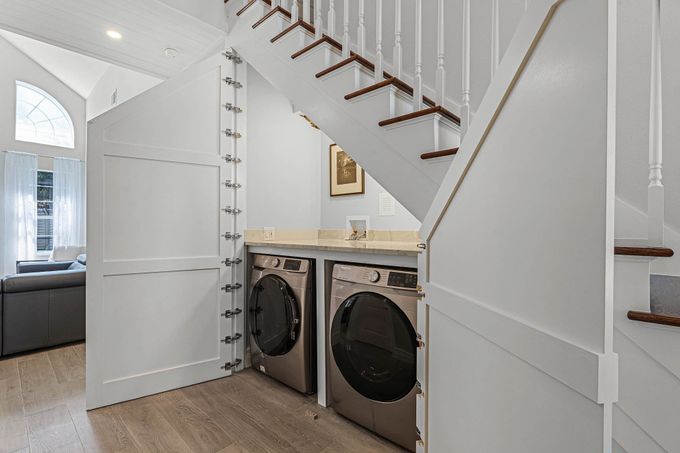 Transitional laundry room photo in Orlando