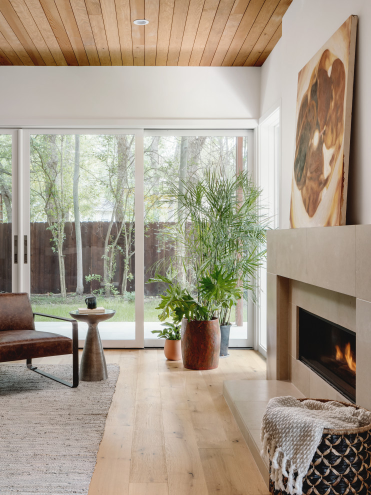 Example of a transitional home design design in Austin