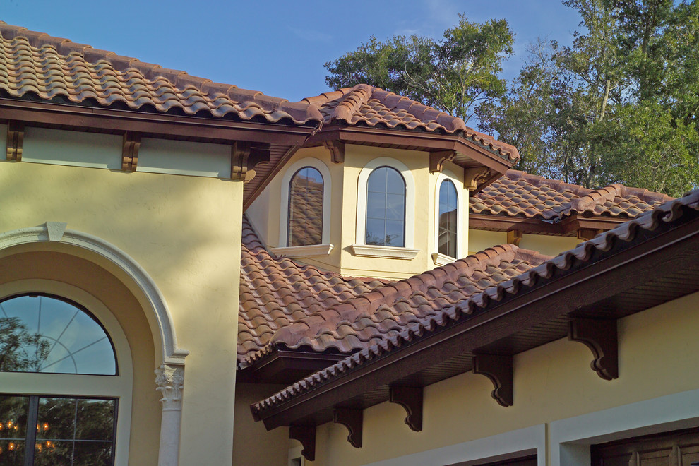 Inspiration for a mid-sized mediterranean one-storey stucco yellow exterior in Orlando.