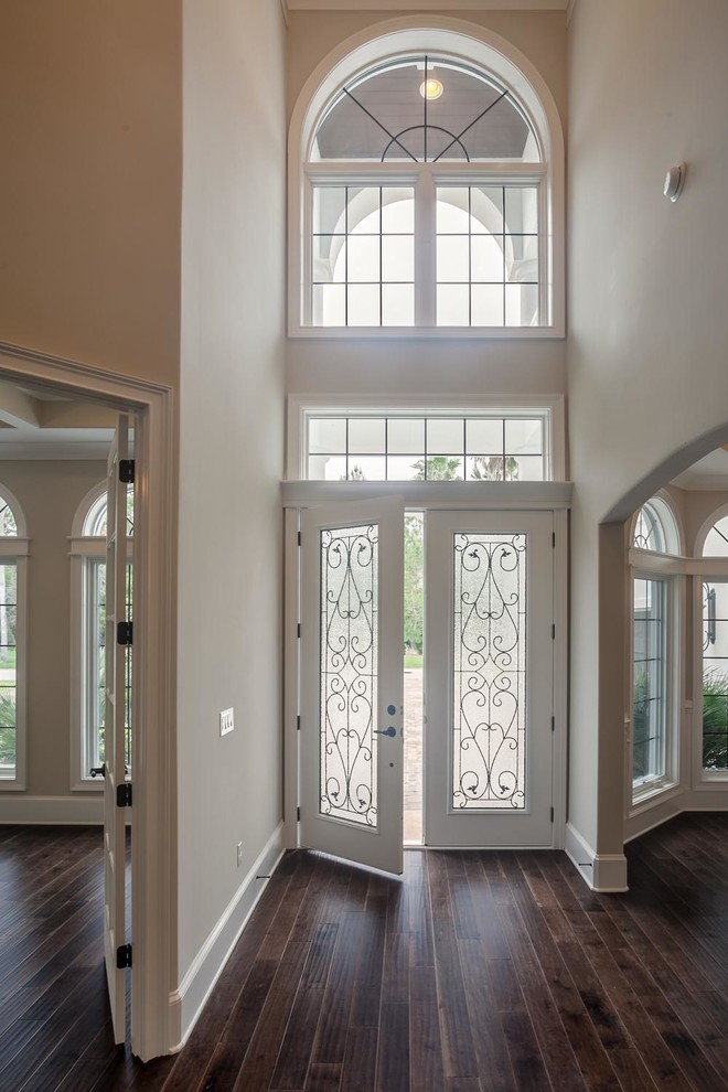 Transitional entryway photo in Jacksonville