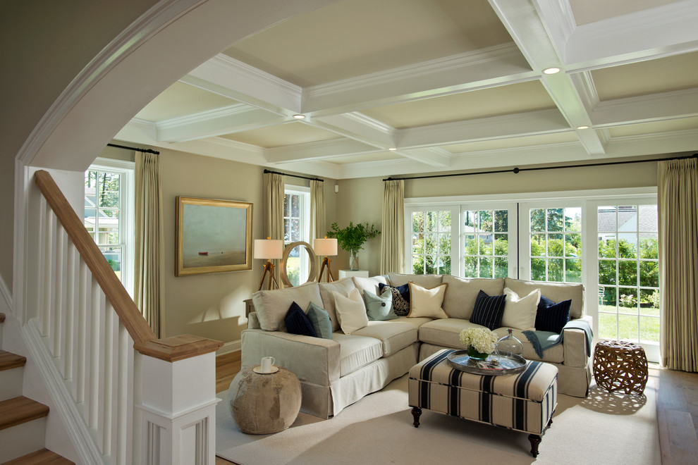 Design ideas for a traditional family room in New York.