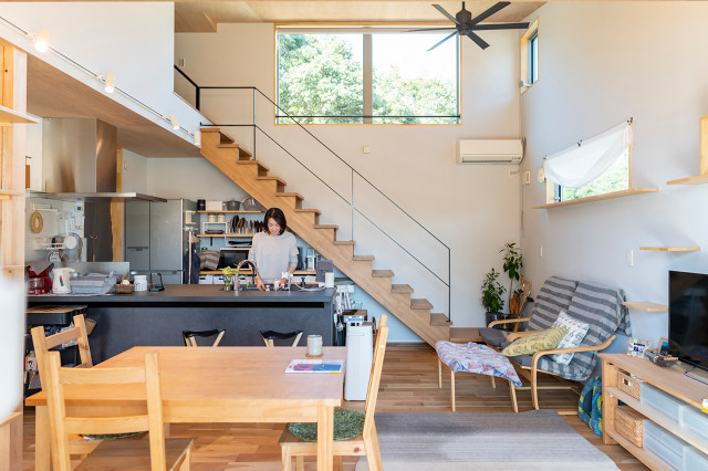 瀬戸市　平屋～暖炉と土間のあるリビング～ contemporain-salon