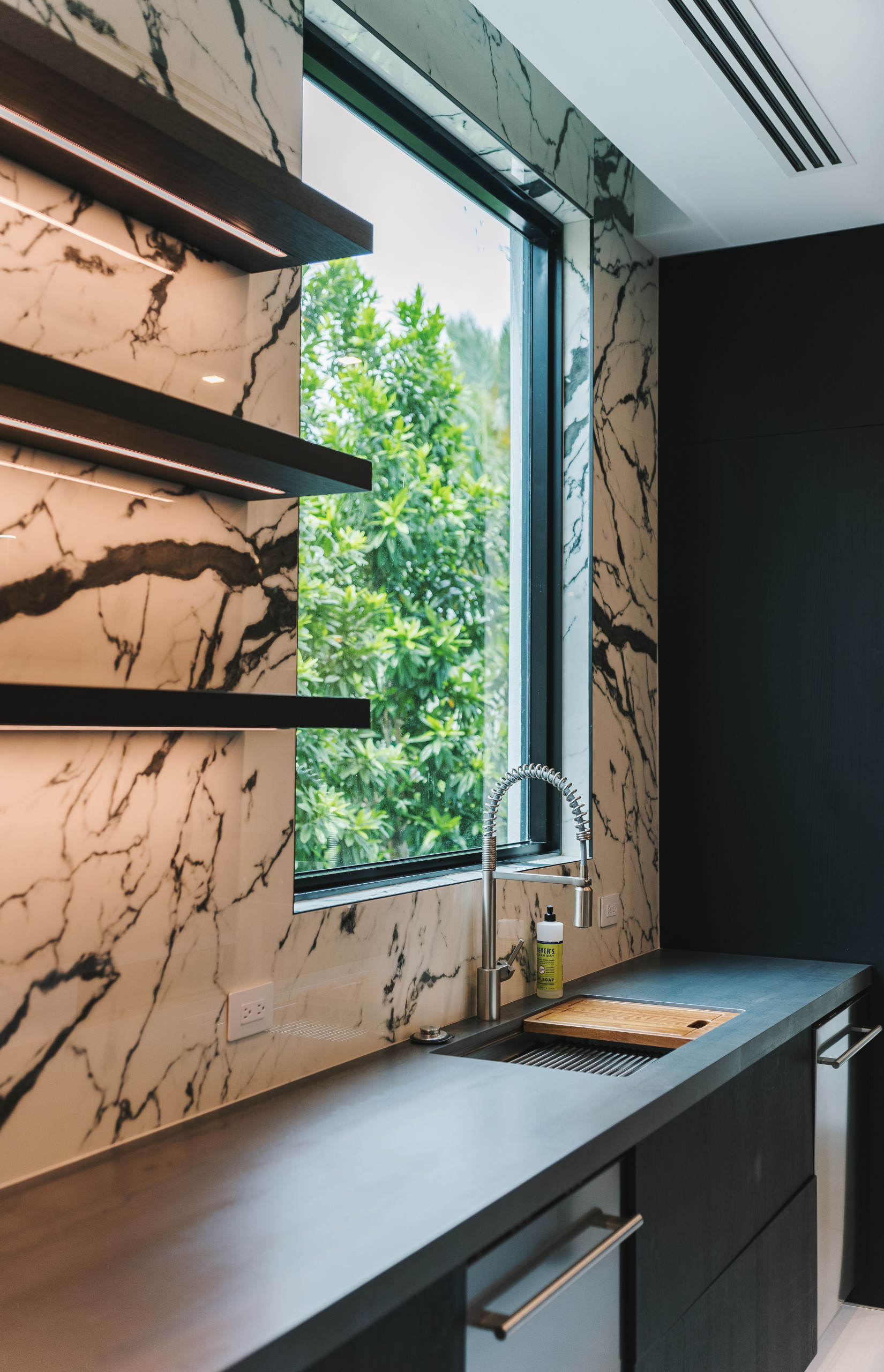 Culinary Chic: Chef's Kitchen with Slab Backsplash and Integrated Lighting