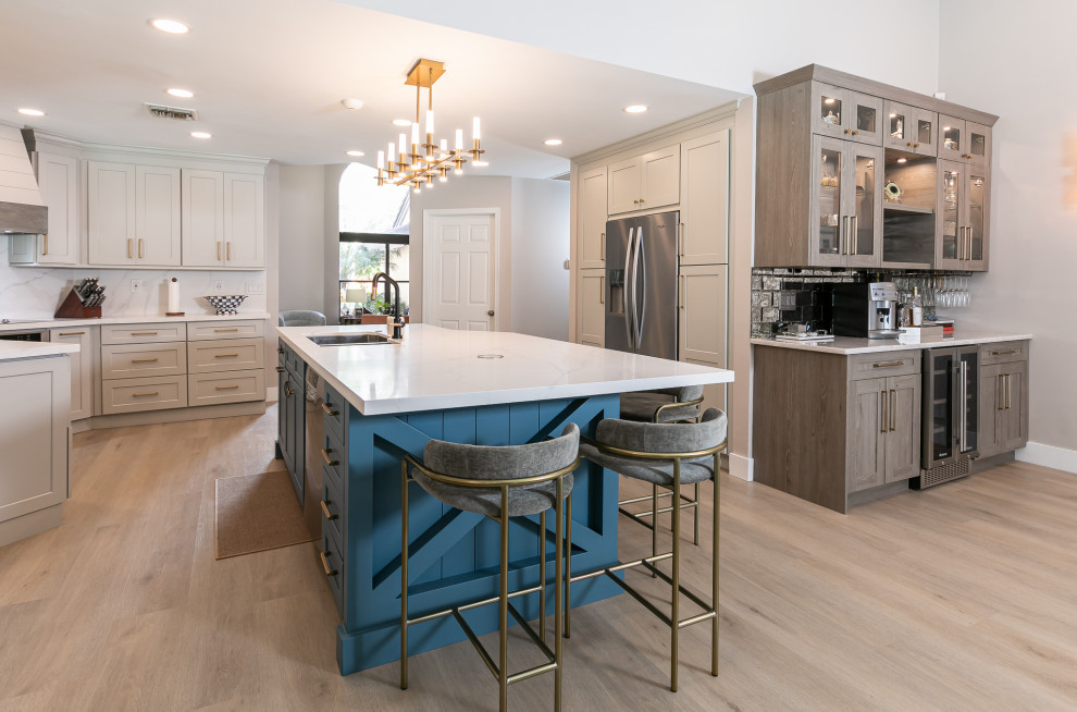 Transitional kitchen photo in Miami
