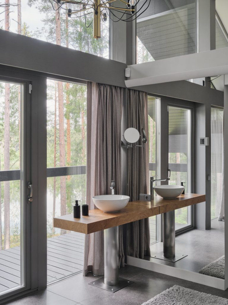 Дом в лесу у озера