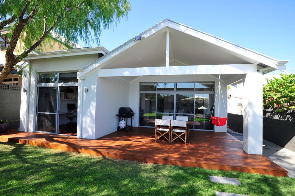 Inspiration for a contemporary deck in Perth.