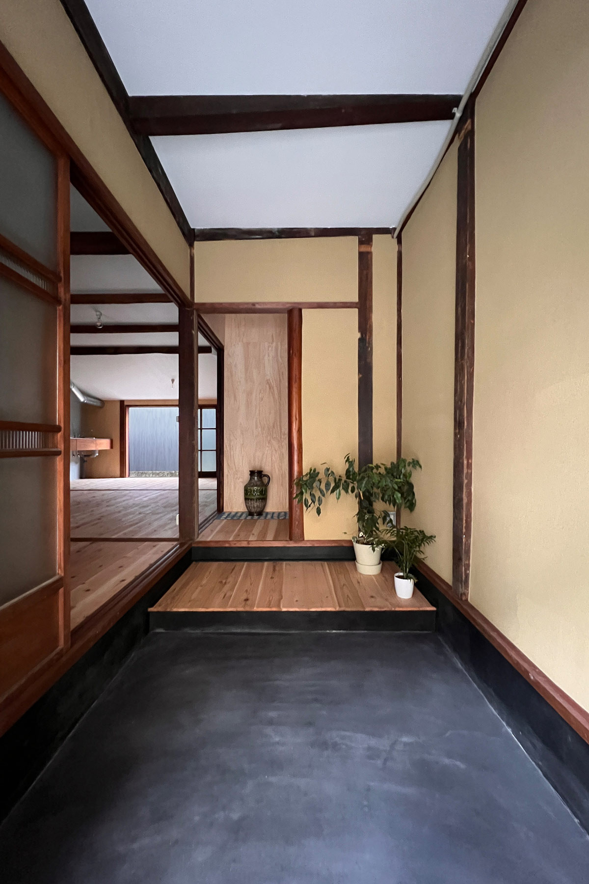 75 Concrete Floor And Black Floor Entryway Ideas You Ll Love August 22 Houzz