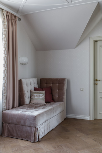 Дом transitional-bedroom