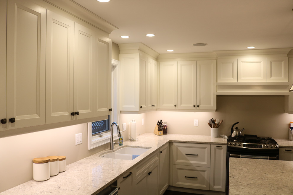 Home design - transitional home design idea in Toronto