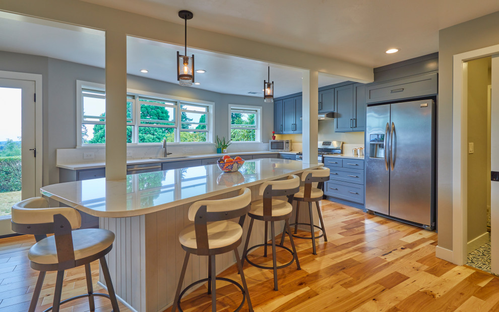 Kitchen - transitional kitchen idea