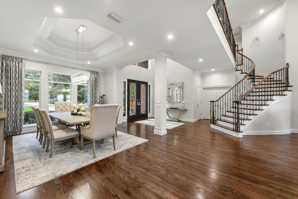 Transitional home design photo in Jacksonville