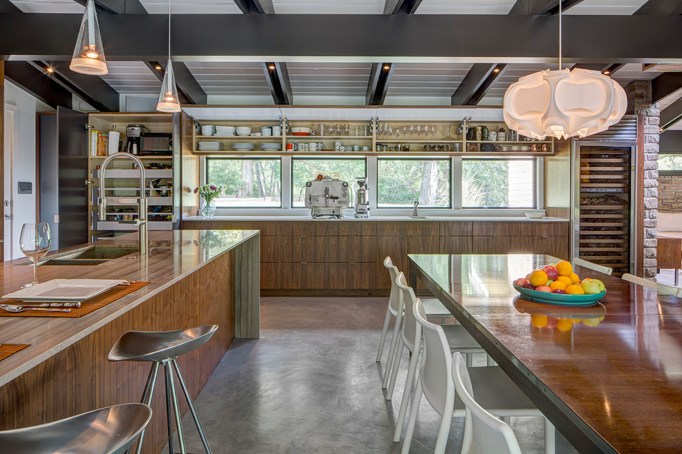 This is an example of a midcentury kitchen in Kansas City.