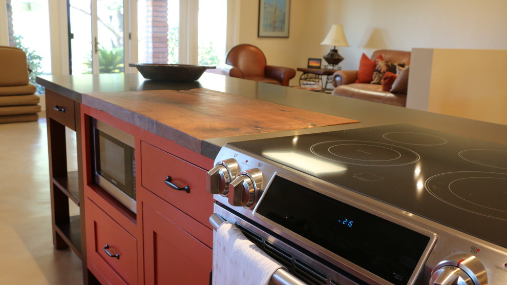 Transitional kitchen photo in Phoenix