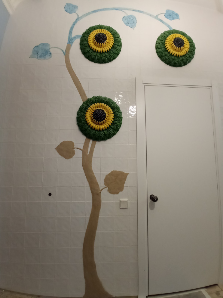 Рельефно-живописное панно в холле квартиры