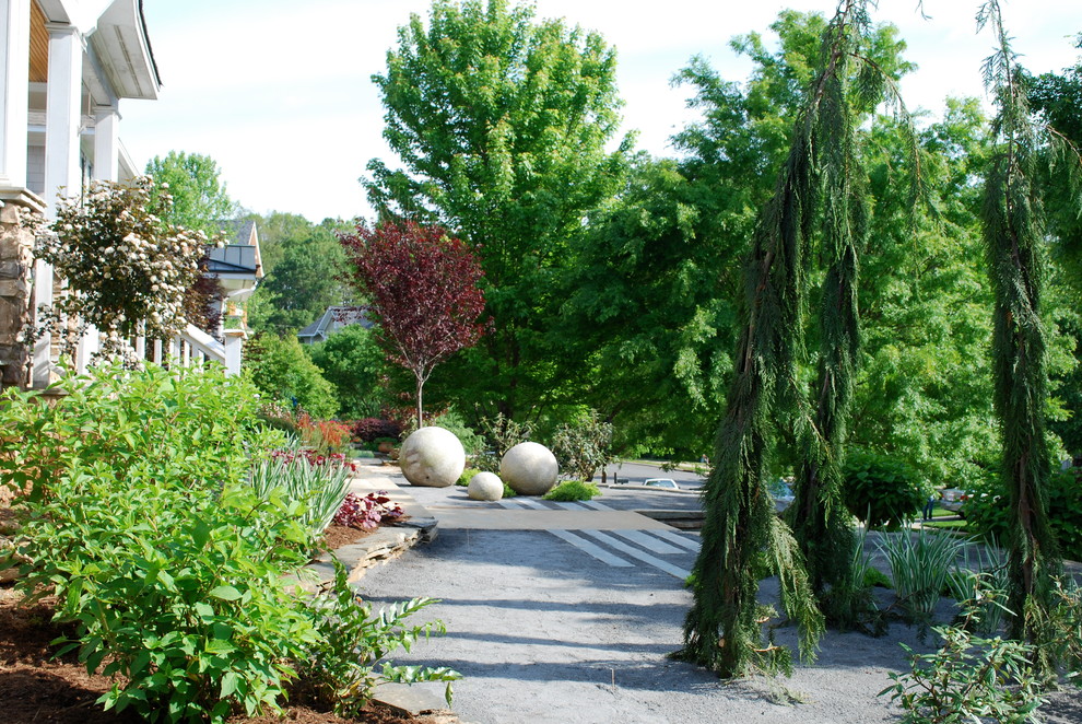 This is an example of a contemporary front yard garden in Charlotte.