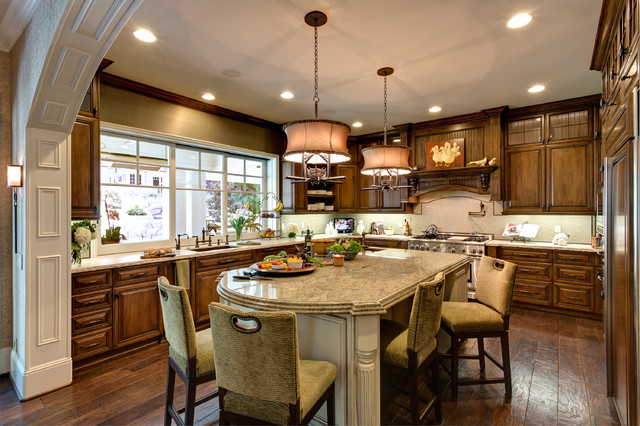 Traditional Cape Cod remodel klassisch-kueche