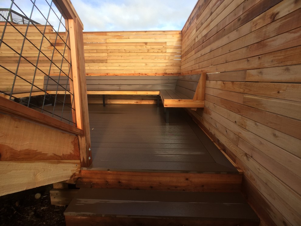 Mountain style deck photo in Seattle