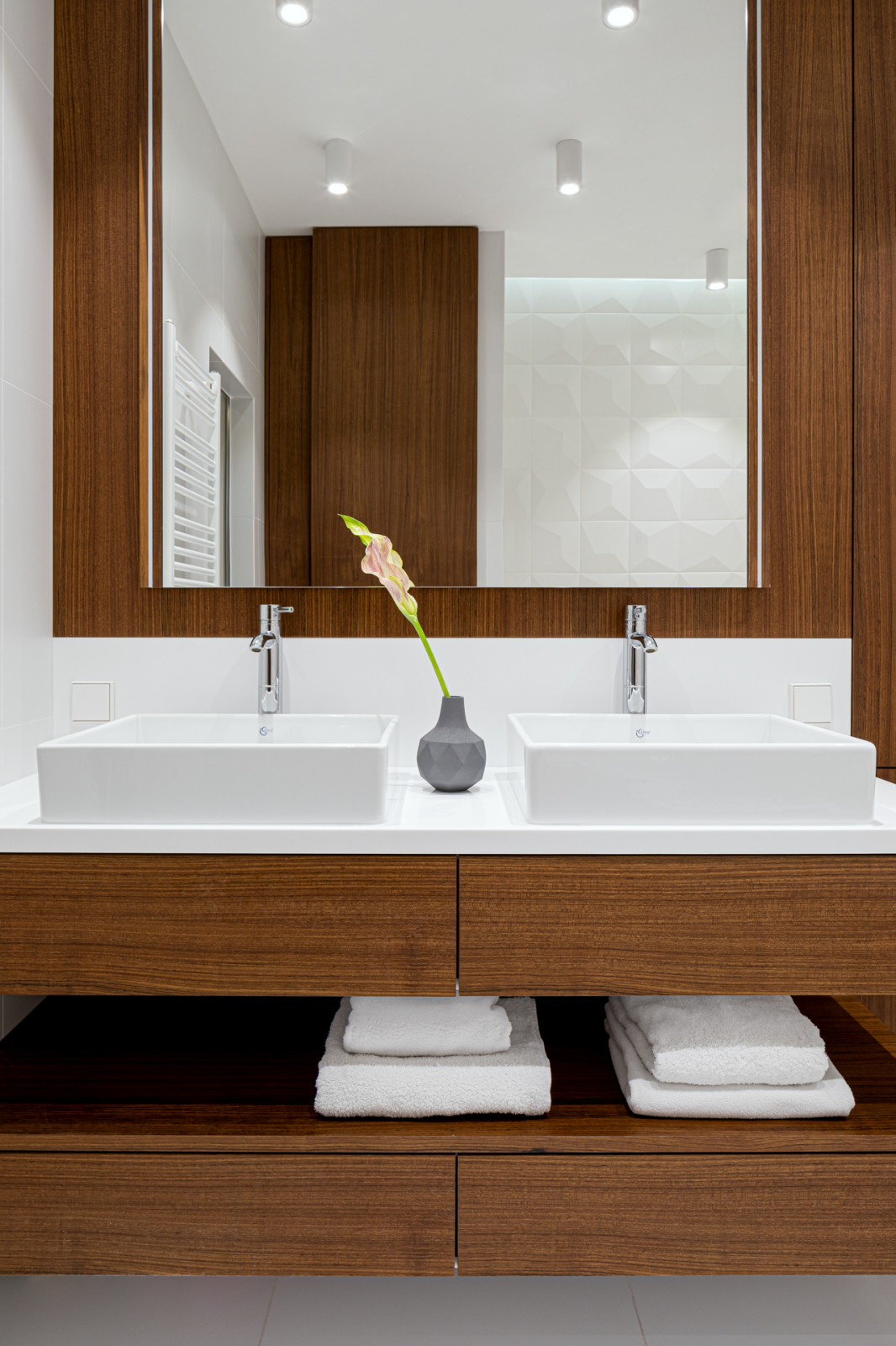 Квартира с панорамным видом на набережную Исети