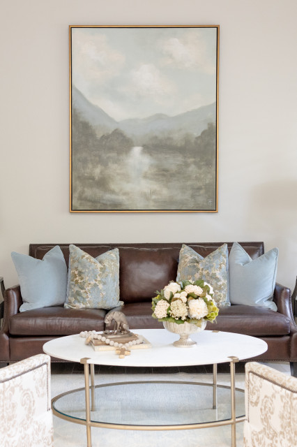 Elegant Transitional nyklassisk-vardagsrum