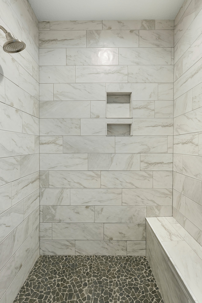 Example of a transitional bathroom design in Minneapolis