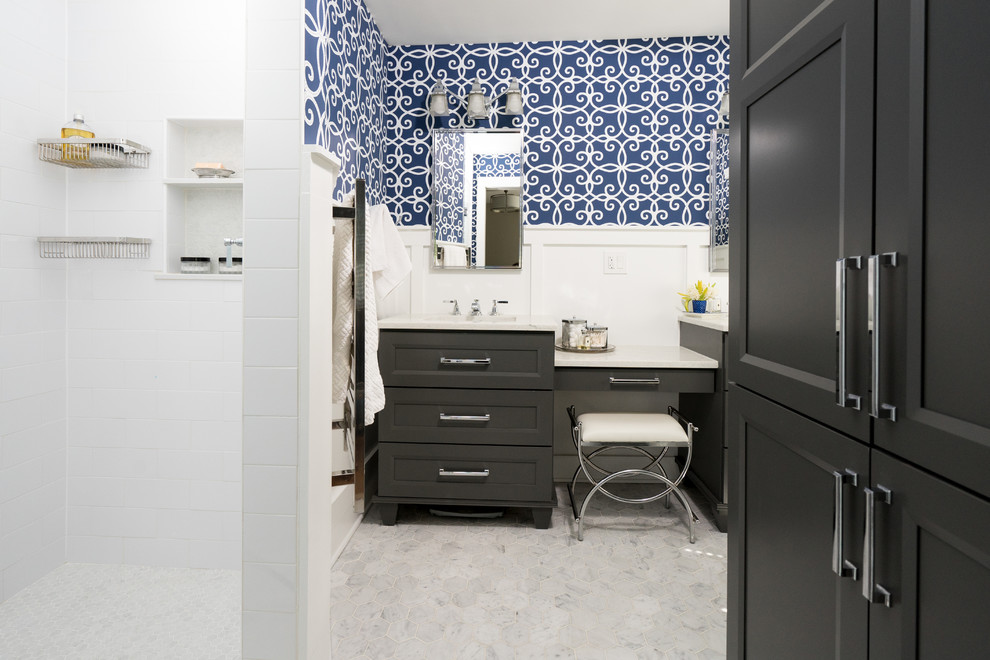 Home design - mid-sized transitional home design idea in Chicago
