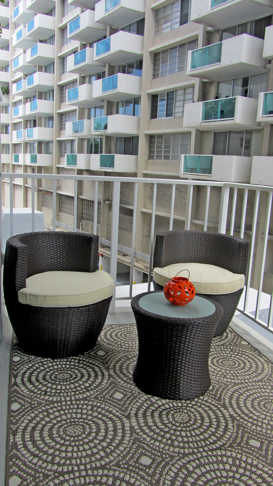 Small trendy balcony photo in Miami