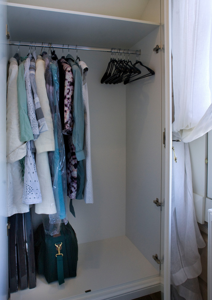 Гардеробная в деревянном доме