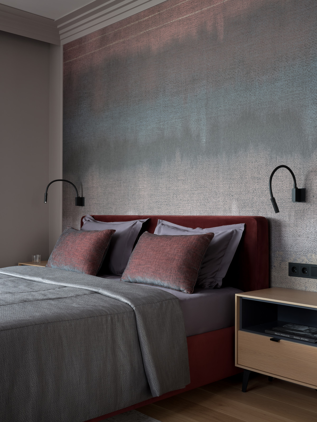 Современный интерьер с фиолетовыми акцентами