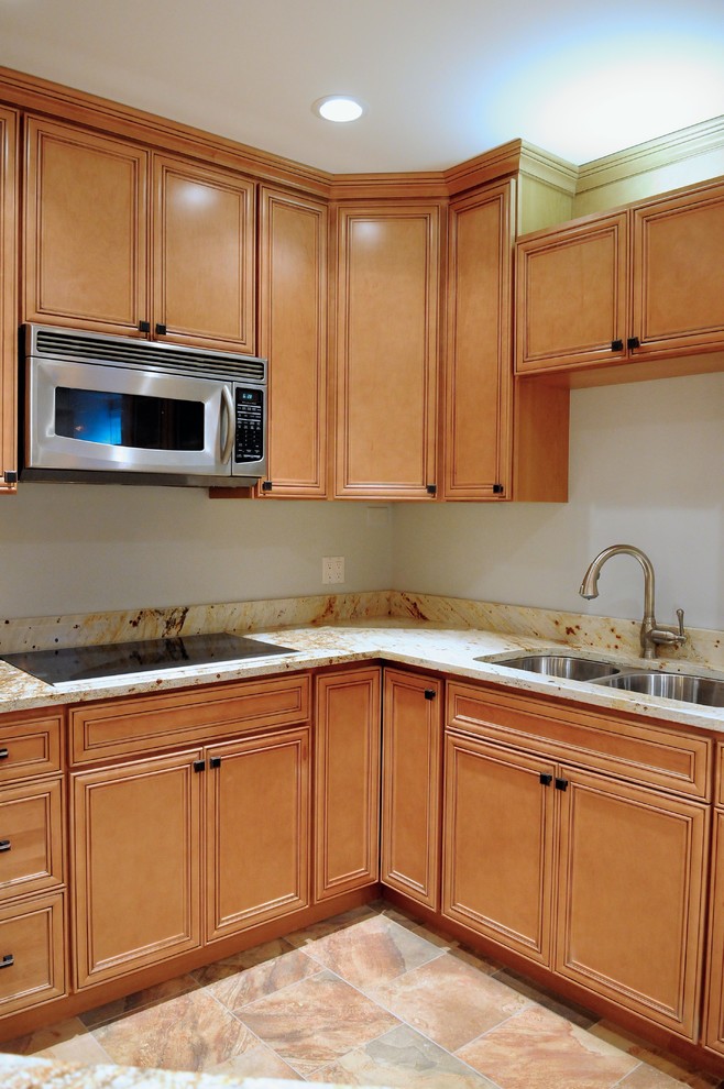 Transitional kitchen photo in Chicago