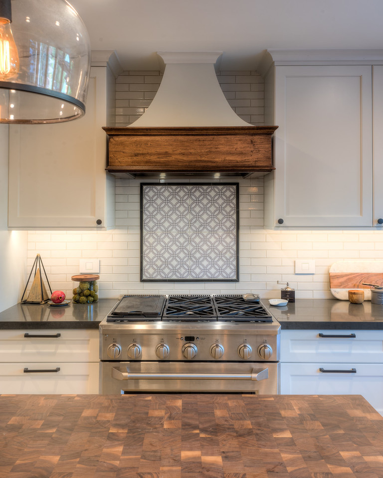 Design ideas for a mid-sized country u-shaped open plan kitchen in Denver with an undermount sink, recessed-panel cabinets, white cabinets, quartzite benchtops, white splashback, subway tile splashback, stainless steel appliances, travertine floors, with island and beige floor.
