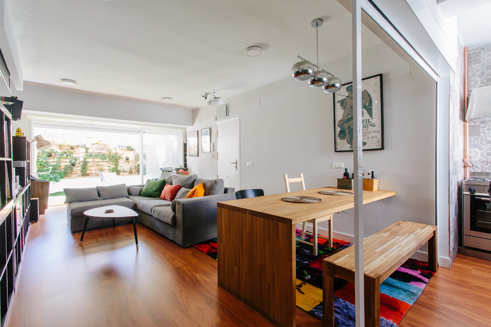 Mid-sized contemporary open concept living room in Alicante-Costa Blanca.
