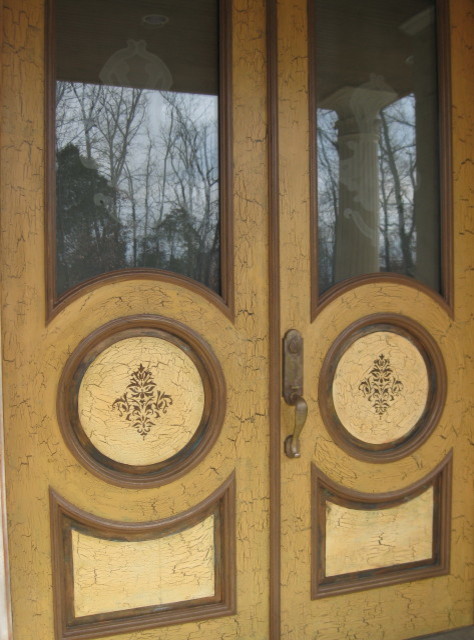 Example of a transitional entryway design in Charlotte