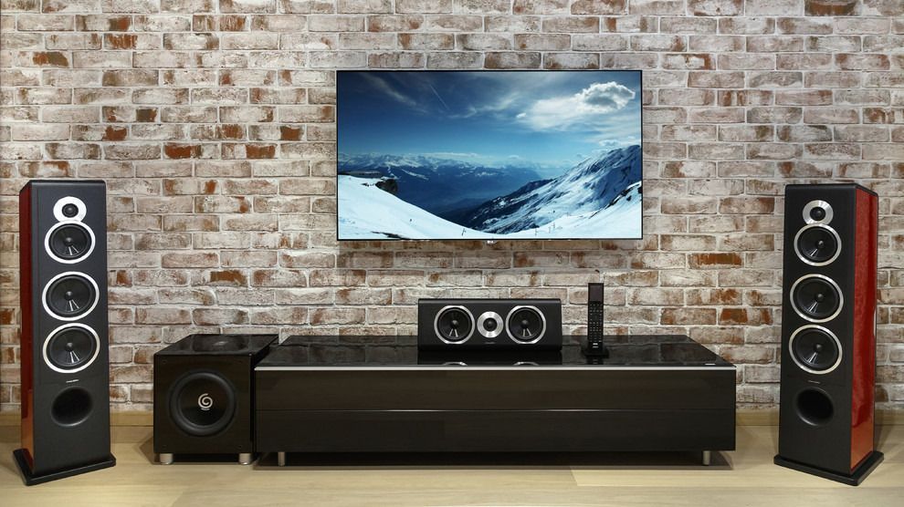 Домашний кинотеатр в небольшой комнате