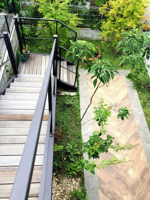 鉄骨のスカイデッキ moderno-escalera