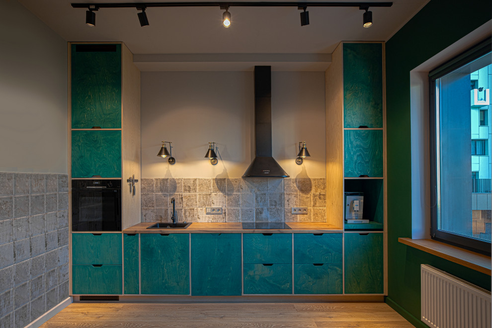 Кухня из березовой фанеры с открытыми торцами ящиков.