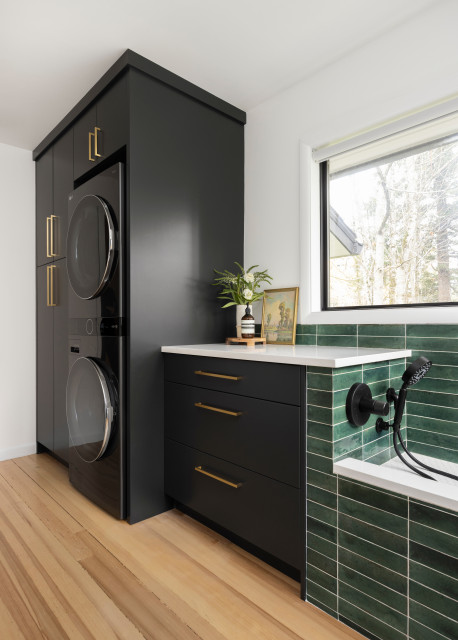 Whatever the room, black always makes an exclamation point. 🎩 Design  @laurenashleyelder . . . #kitchendesign #kitcheninspo #kitchendecor