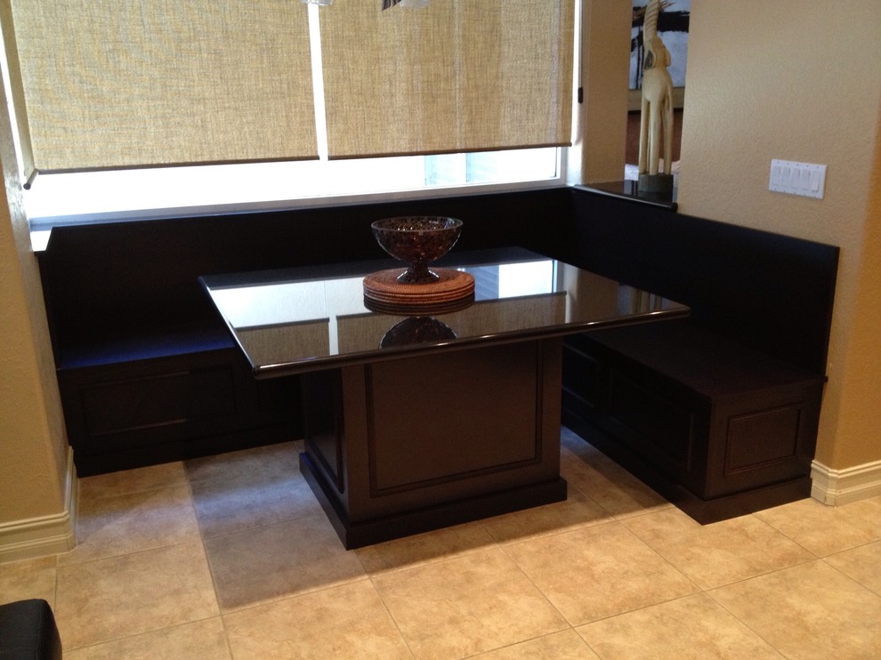 Kitchen - transitional kitchen idea in Miami